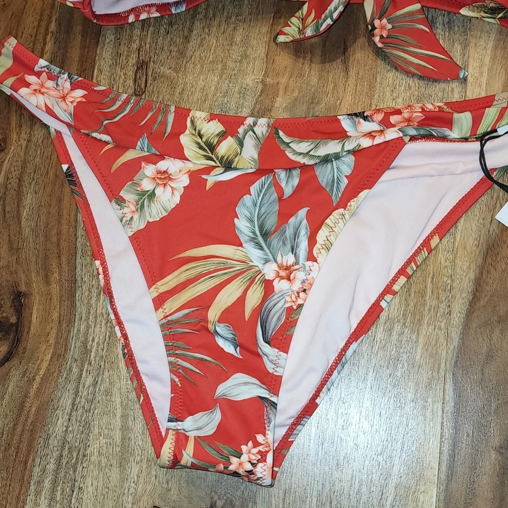 Red Floral Bikini - Picture 4 of 7